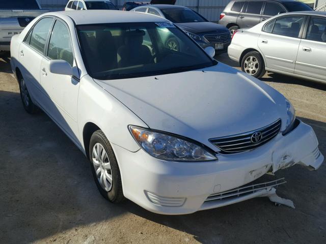 JTDBE32K650309960 - 2005 TOYOTA CAMRY LE WHITE photo 1