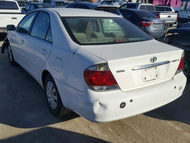 JTDBE32K650309960 - 2005 TOYOTA CAMRY LE WHITE photo 3