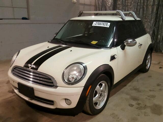 WMWMF33539TU73344 - 2009 MINI COOPER WHITE photo 2