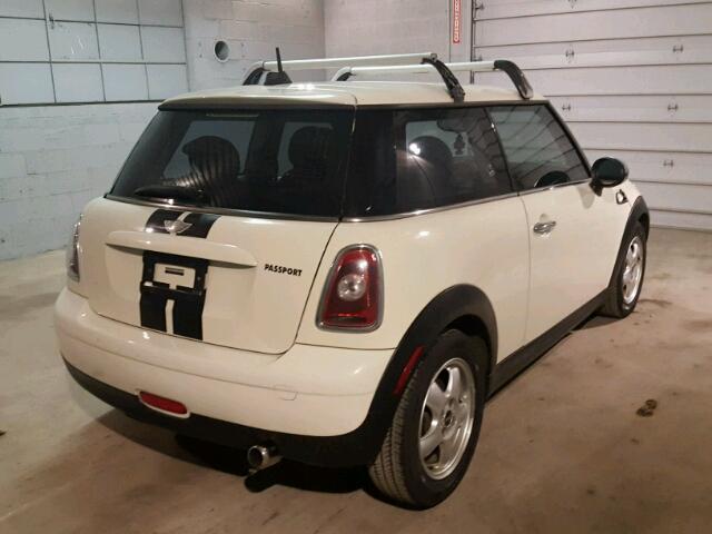 WMWMF33539TU73344 - 2009 MINI COOPER WHITE photo 4