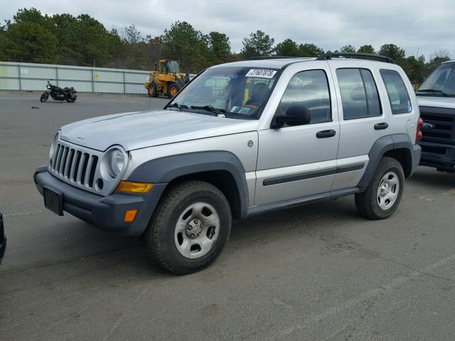 1J4GL48K96W165368 - 2006 JEEP LIBERTY SP SILVER photo 2