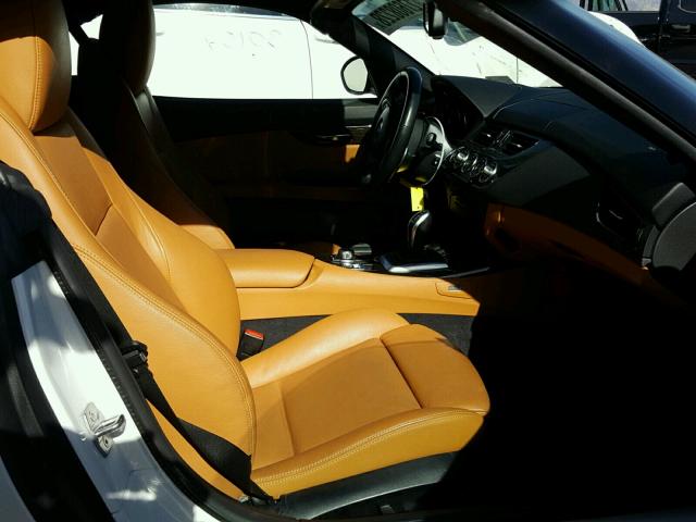 WBALL5C53GP557959 - 2016 BMW Z4 SDRIVE2 WHITE photo 5