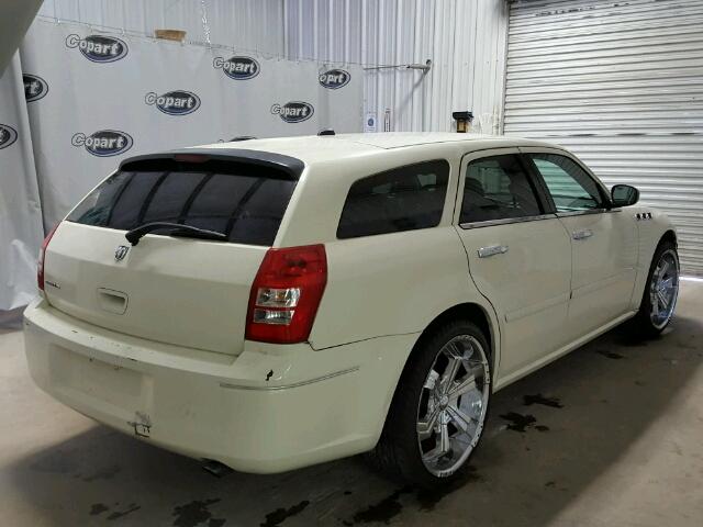 2D4FV48T45H669878 - 2005 DODGE MAGNUM CREAM photo 4