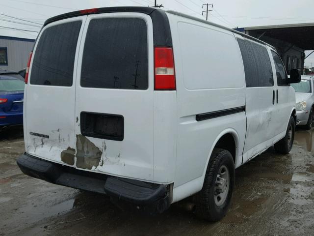 1GCGG25C391173821 - 2009 CHEVROLET EXPRESS G2 WHITE photo 4