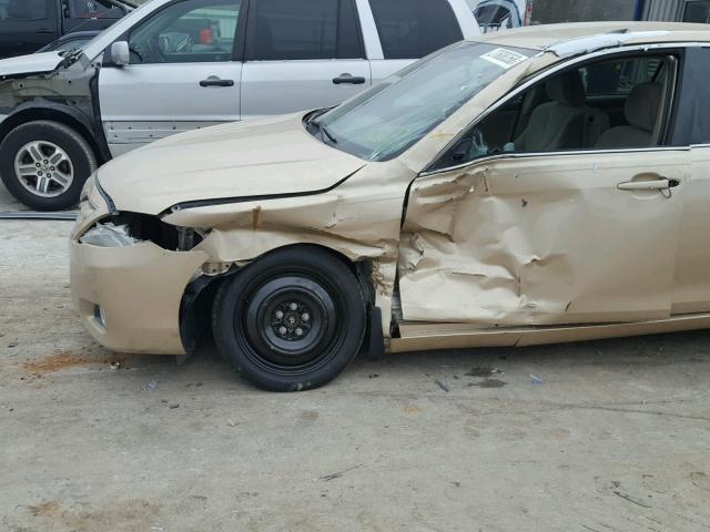 4T1BF3EK5BU228408 - 2011 TOYOTA CAMRY BASE GOLD photo 9