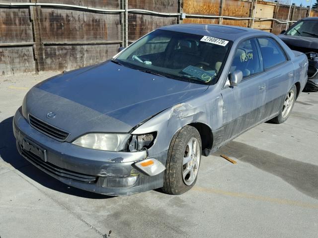 JT8BF28GXY0255107 - 2000 LEXUS ES 300 SILVER photo 2