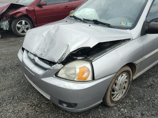 KNADC125936242209 - 2003 KIA RIO SILVER photo 10