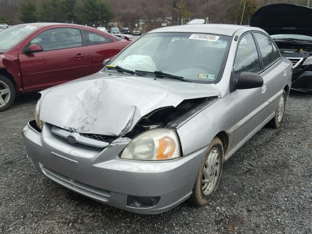 KNADC125936242209 - 2003 KIA RIO SILVER photo 2