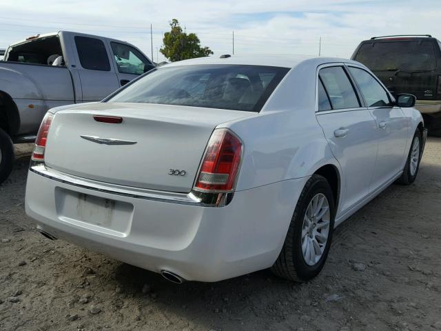 2C3CCAAG7DH632537 - 2013 CHRYSLER 300 WHITE photo 4