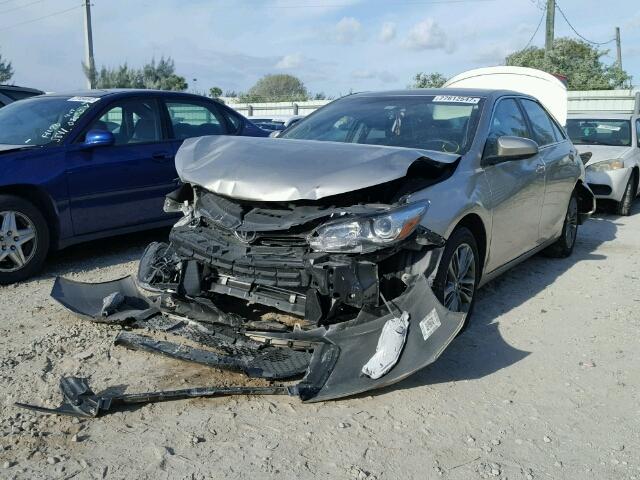 4T1BF1FK1GU162899 - 2016 TOYOTA CAMRY LE 金色 照片 2