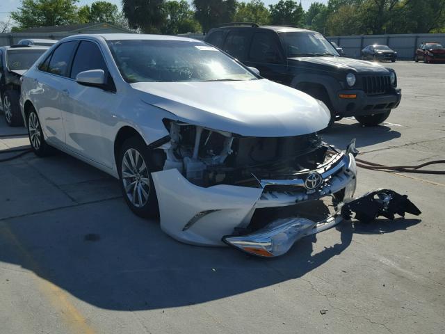 4T1BF1FKXFU948621 - 2015 TOYOTA CAMRY LE WHITE photo 1