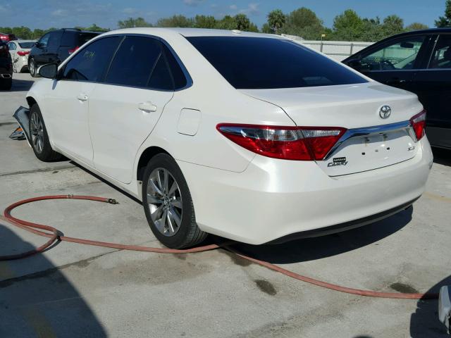 4T1BF1FKXFU948621 - 2015 TOYOTA CAMRY LE WHITE photo 3