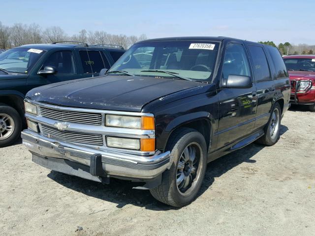 1GNEC13R2YR161722 - 2000 CHEVROLET TAHOE C150 BLACK photo 2