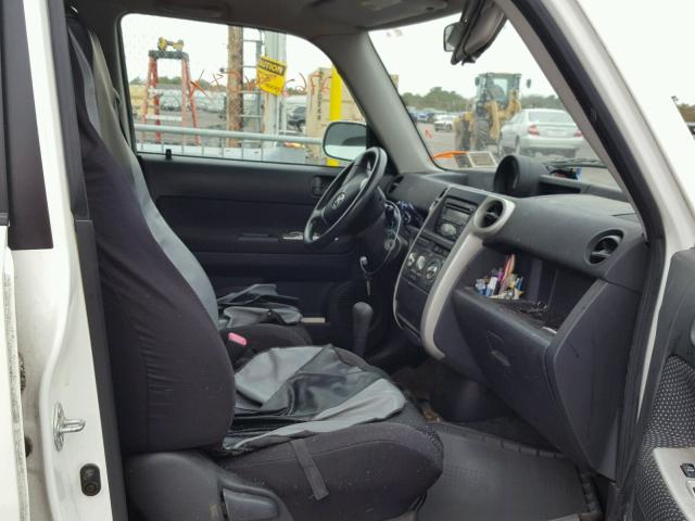 JTLKT324164047027 - 2006 TOYOTA SCION XB Ақ фото 5