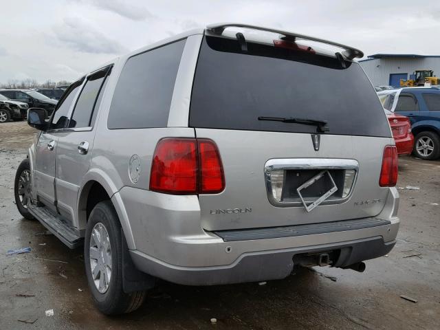 5LMFU28R34LJ09255 - 2004 LINCOLN NAVIGATOR SILVER photo 3