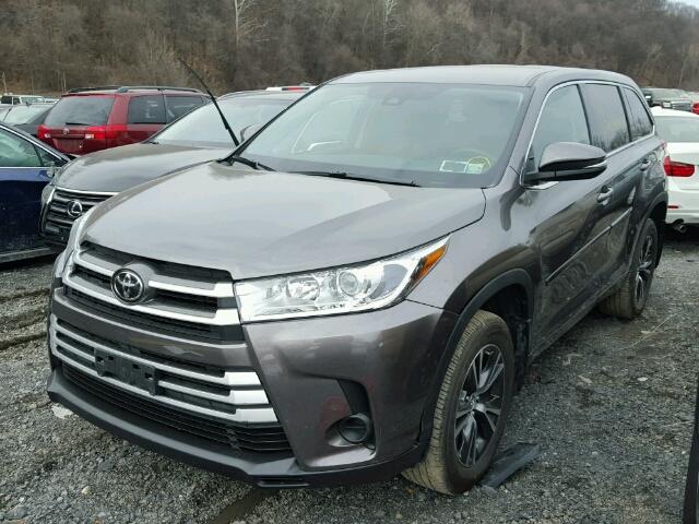 5TDBZRFH6HS465519 - 2017 TOYOTA HIGHLANDER GRAY photo 2