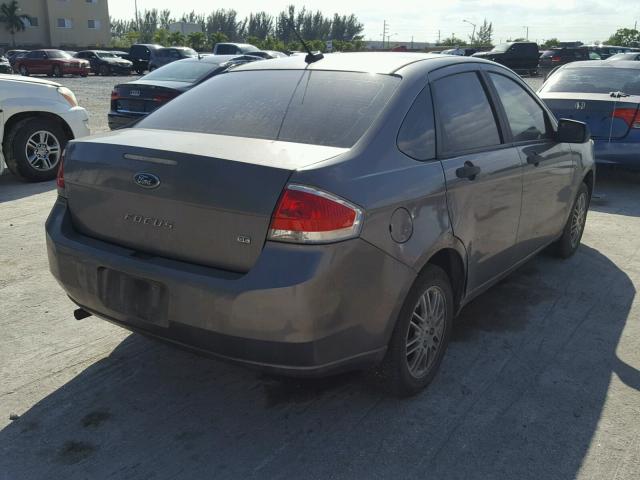 1FAHP3FN1AW164784 - 2010 FORD FOCUS SE GRAY photo 4