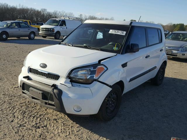 KNDJT2A17B7303091 - 2011 KIA SOUL WHITE photo 2