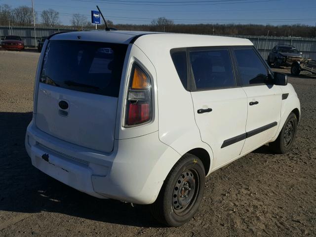 KNDJT2A17B7303091 - 2011 KIA SOUL WHITE photo 4