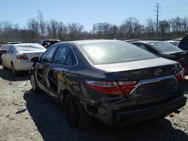 4T4BF1FK5FR451157 - 2015 TOYOTA CAMRY LE GRAY photo 3