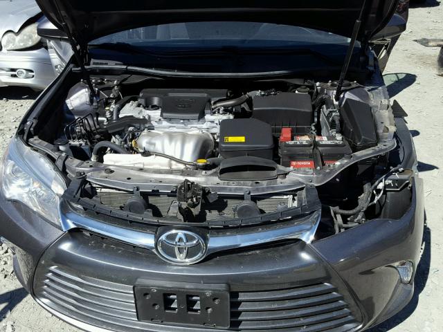 4T4BF1FK5FR451157 - 2015 TOYOTA CAMRY LE GRAY photo 7