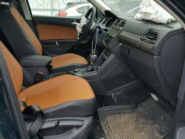 3VV2B7AX4JM036796 - 2018 VOLKSWAGEN TIGUAN SE Grün Foto 5