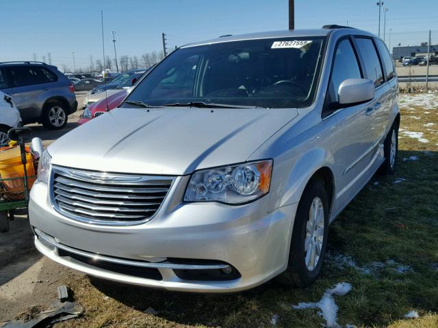 2A4RR8DG4BR604852 - 2011 CHRYSLER TOWN & COU SILVER photo 2