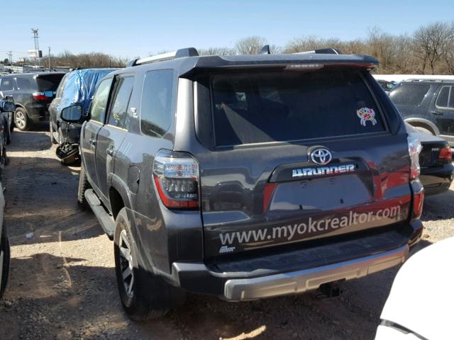 JTEBU5JR8H5451730 - 2017 TOYOTA 4RUNNER SR GRAY photo 3