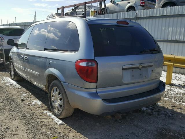 2C4GP54L45R313934 - 2005 CHRYSLER TOWN & COU SILVER photo 3