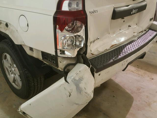 1J8HG48P67C601096 - 2007 JEEP COMMANDER WHITE photo 9