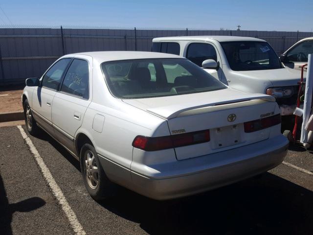 JT2BG22K5X0325695 - 1999 TOYOTA CAMRY LE WHITE photo 3