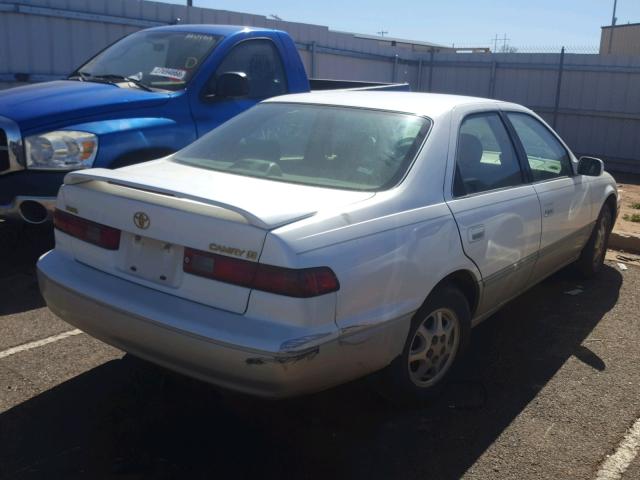 JT2BG22K5X0325695 - 1999 TOYOTA CAMRY LE WHITE photo 4