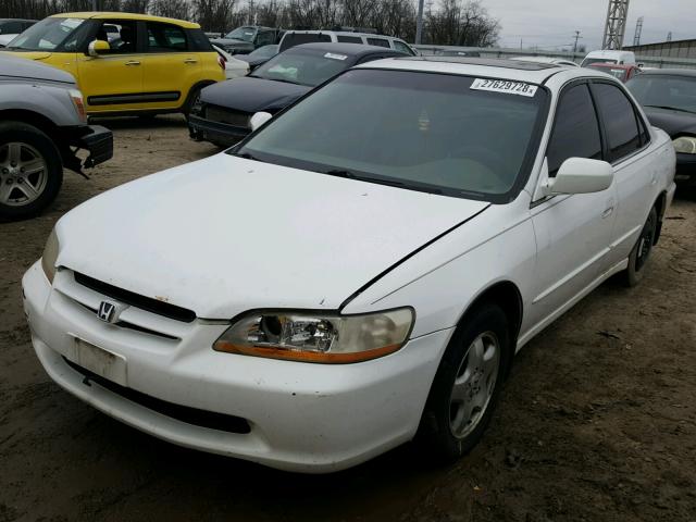 1HGCG1653YA012426 - 2000 HONDA ACCORD EX WHITE photo 2