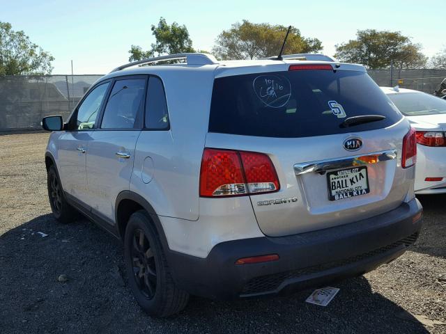 5XYKT3A13BG001469 - 2011 KIA SORENTO BA SILVER photo 3