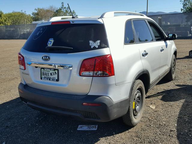 5XYKT3A13BG001469 - 2011 KIA SORENTO BA SILVER photo 4