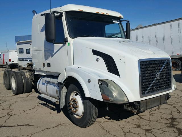 4V4NC9GG65N389259 - 2005 VOLVO VN VNL WHITE photo 1