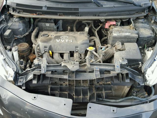 JTDBT923984037435 - 2008 TOYOTA YARIS GRAY photo 7