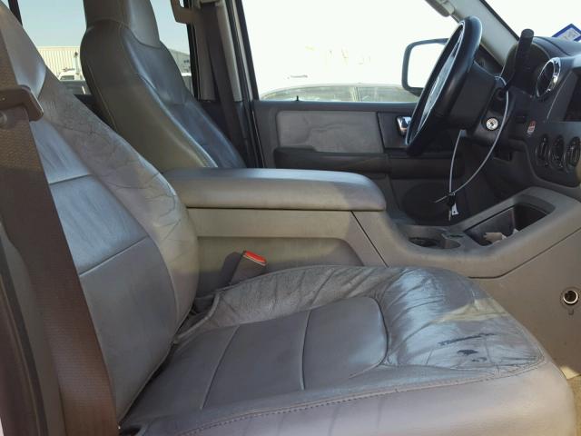 1FMFU15506LA51669 - 2006 FORD EXPEDITION WHITE photo 5