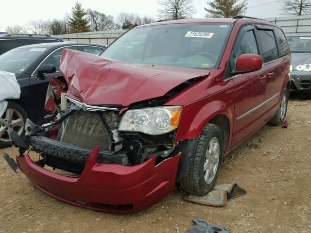 2A4RR5D17AR240208 - 2010 CHRYSLER TOWN & COU RED photo 2