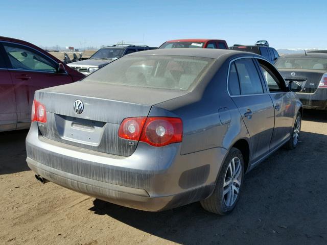 3VWRF71K56M680687 - 2006 VOLKSWAGEN JETTA 2.5 GRAY photo 4