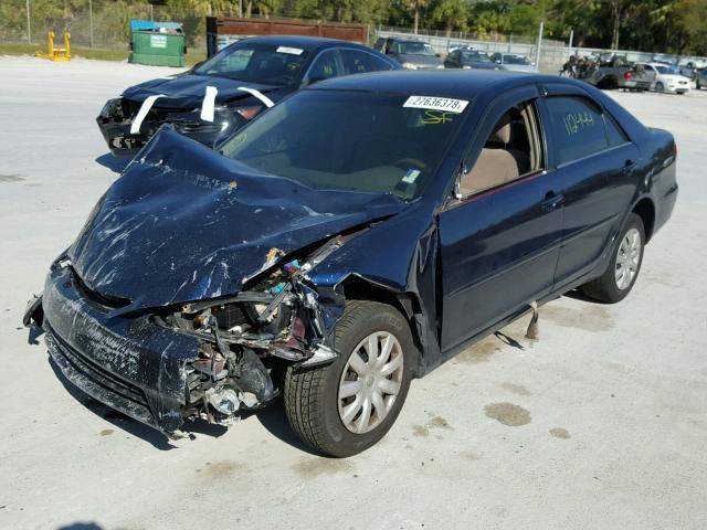 4T1BE32K05U070586 - 2005 TOYOTA CAMRY LE BLUE photo 2