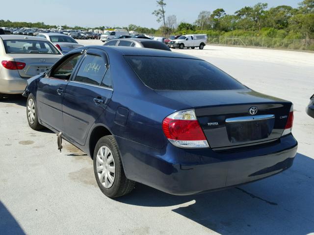 4T1BE32K05U070586 - 2005 TOYOTA CAMRY LE BLUE photo 3