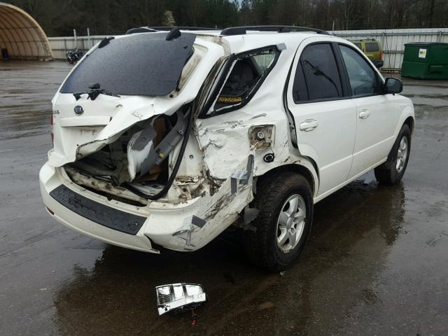 KNDJC735295874412 - 2009 KIA SORENTO LX WHITE photo 4