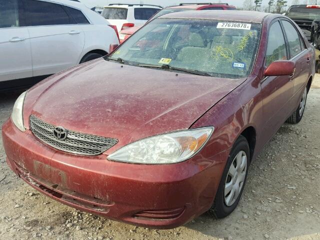 JTDBE32K020039300 - 2002 TOYOTA CAMRY LE RED photo 2