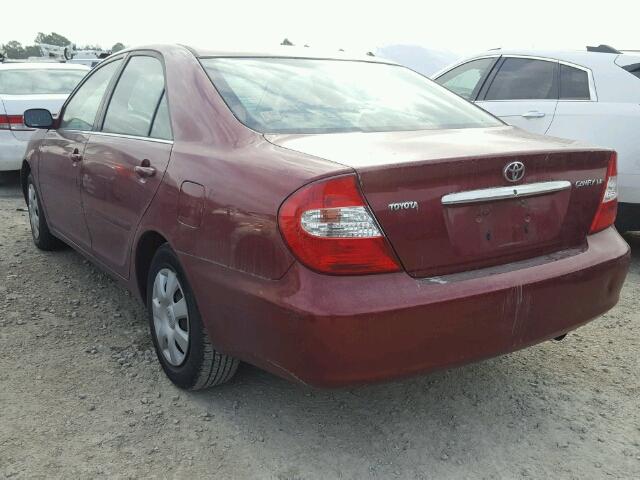 JTDBE32K020039300 - 2002 TOYOTA CAMRY LE RED photo 3