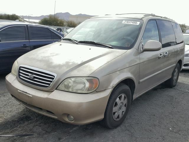 KNDUP131626329955 - 2002 KIA SEDONA EX TAN photo 2