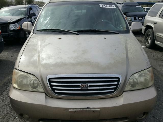 KNDUP131626329955 - 2002 KIA SEDONA EX TAN photo 9