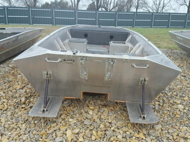 CJT408031415 - 2015 BLAZ BOAT SILVER photo 9