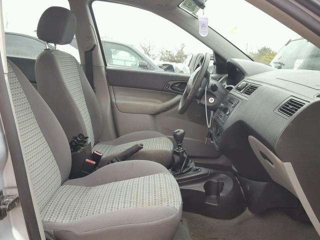 1FAFP34N67W174911 - 2007 FORD FOCUS ZX4 SILVER photo 5