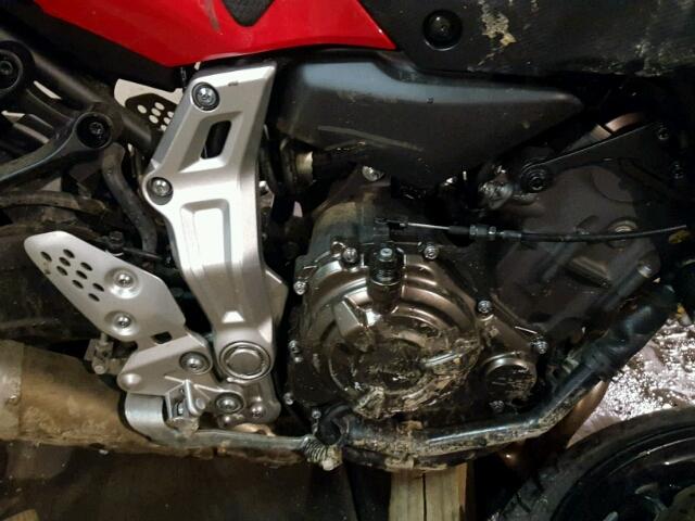 JYARM06E8FA000101 - 2015 YAMAHA FZ07 RED photo 7